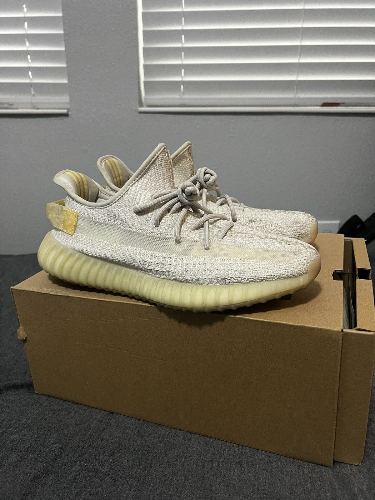 Adidas Yeezy Boost 350 V2 ‘Light’ Size US 9.5 / EU 42-43 - 3 Thumbnail