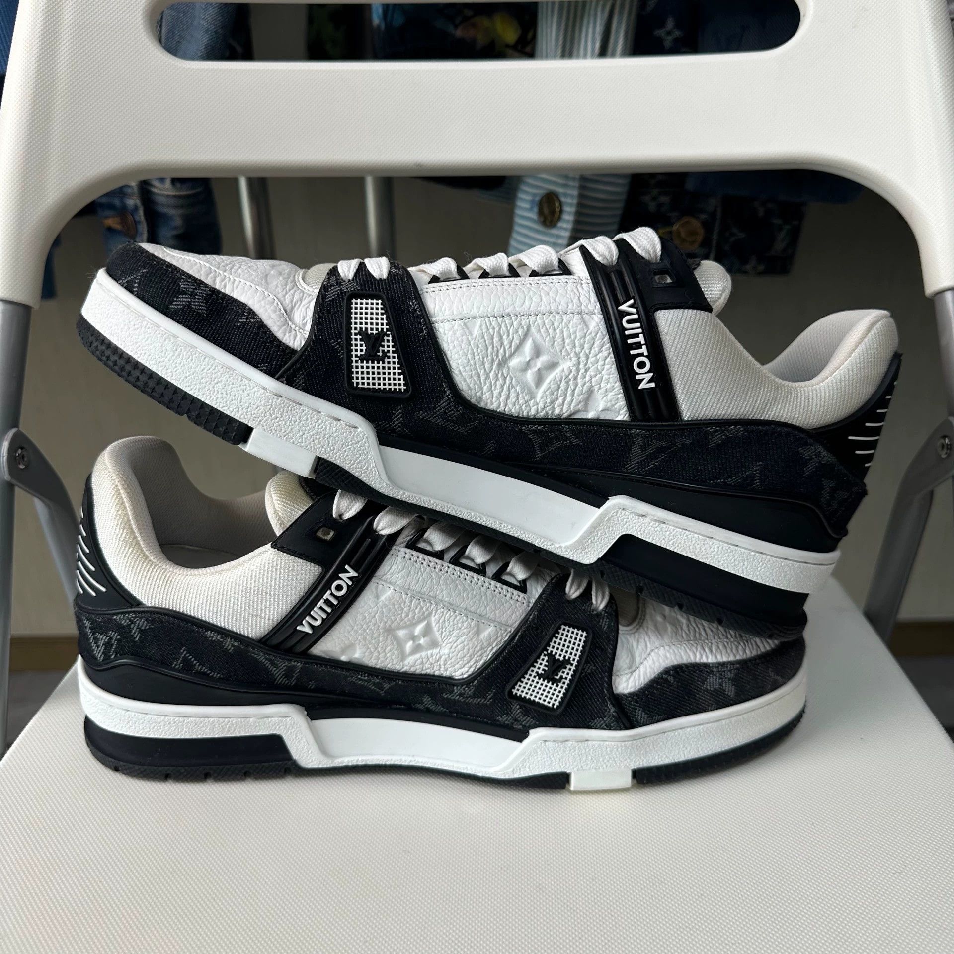 Louis Vuitton LV Trainer Panda Embossed Low-Top Unisex Sneaker White/Black Size US 9.5 / EU 42-43 - 6 Thumbnail