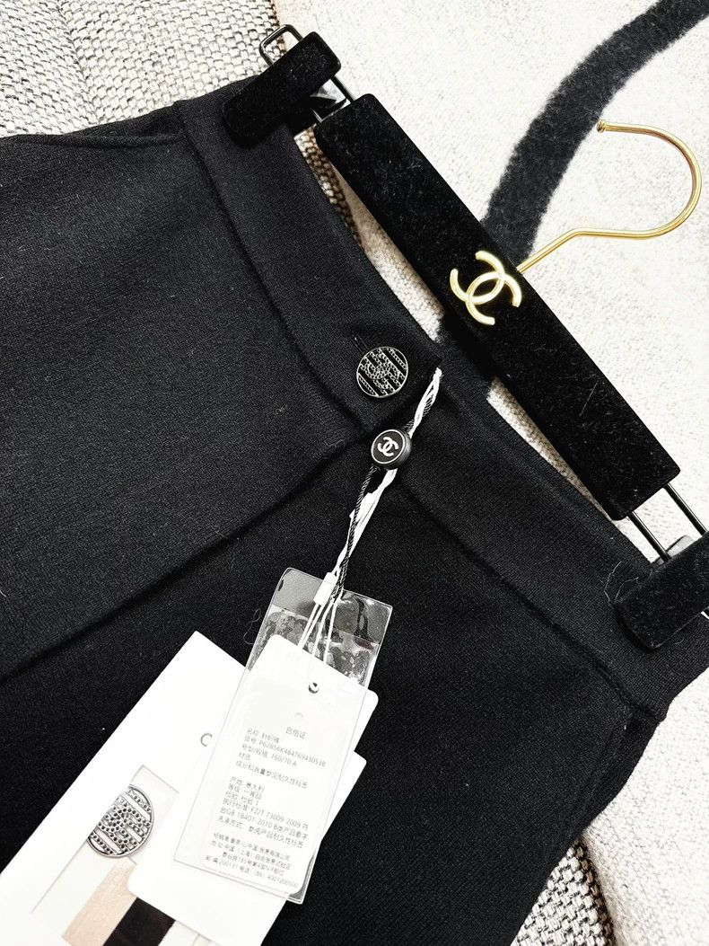 Chanel Chanel 20c black knitted shorts Size 25" / US 0 / IT 36 - 4 Thumbnail