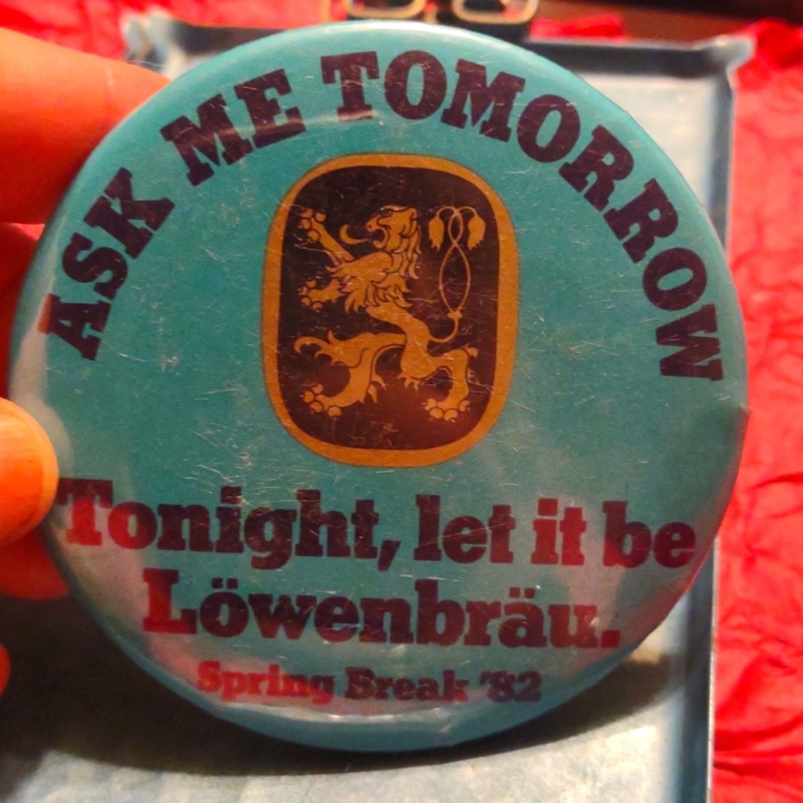 Vintage Löwenbräu Beer Vintage Pinback 1982 Size ONE SIZE - 1 Preview