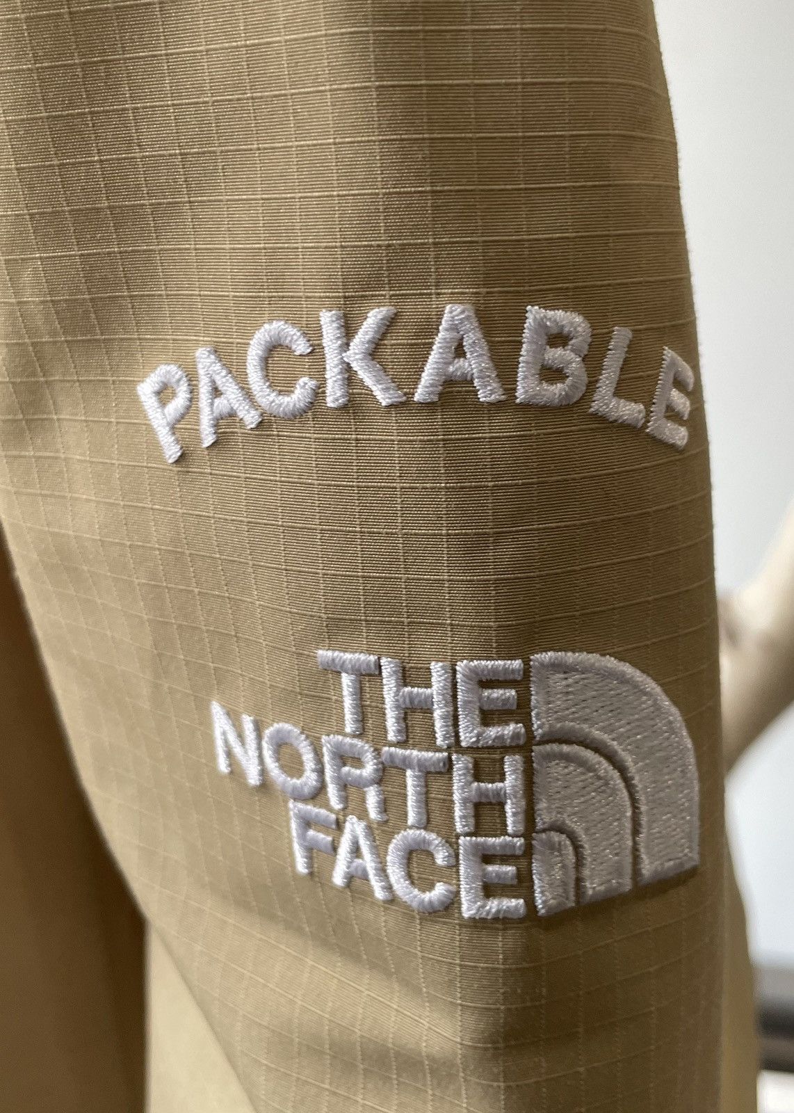 The North Face North Face Men's Packable Hooded Jacket Size US M / EU 48-50 / 2 - 3 Thumbnail