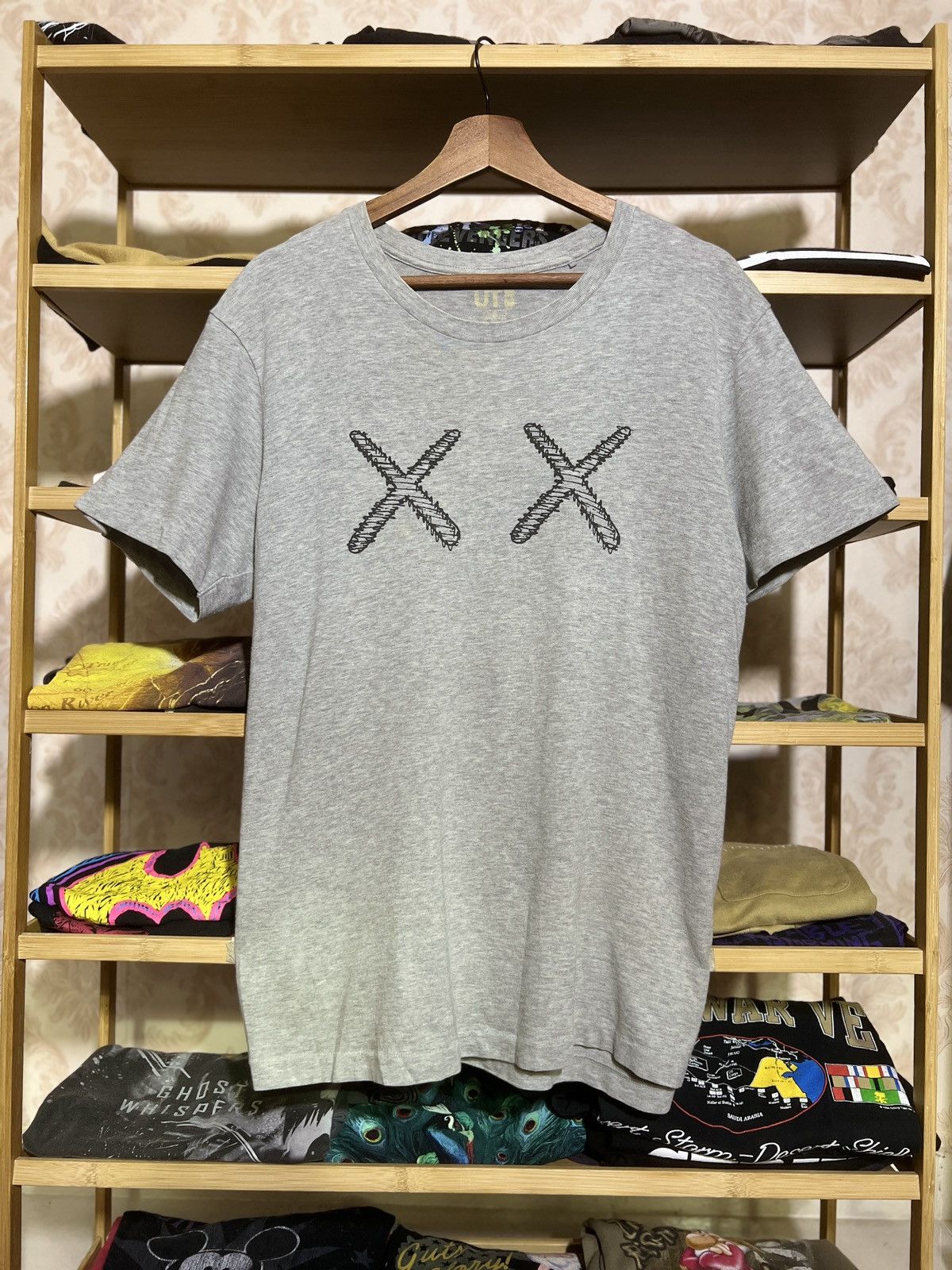 Japanese Brand Kaws Uniqlo Back Graphics Design Size US M / EU 48-50 / 2 - 3 Thumbnail