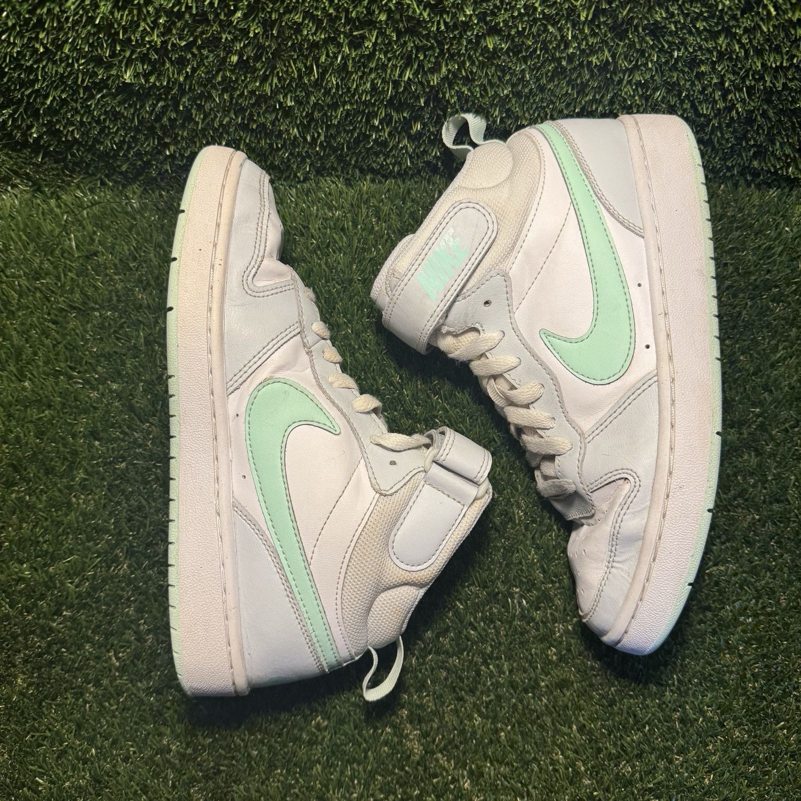 Nike Size 5Y - Nike Court Borough Mid 2 'Pure Platinum Mint Foam’ Size US 5 / EU 37 - 5 Thumbnail