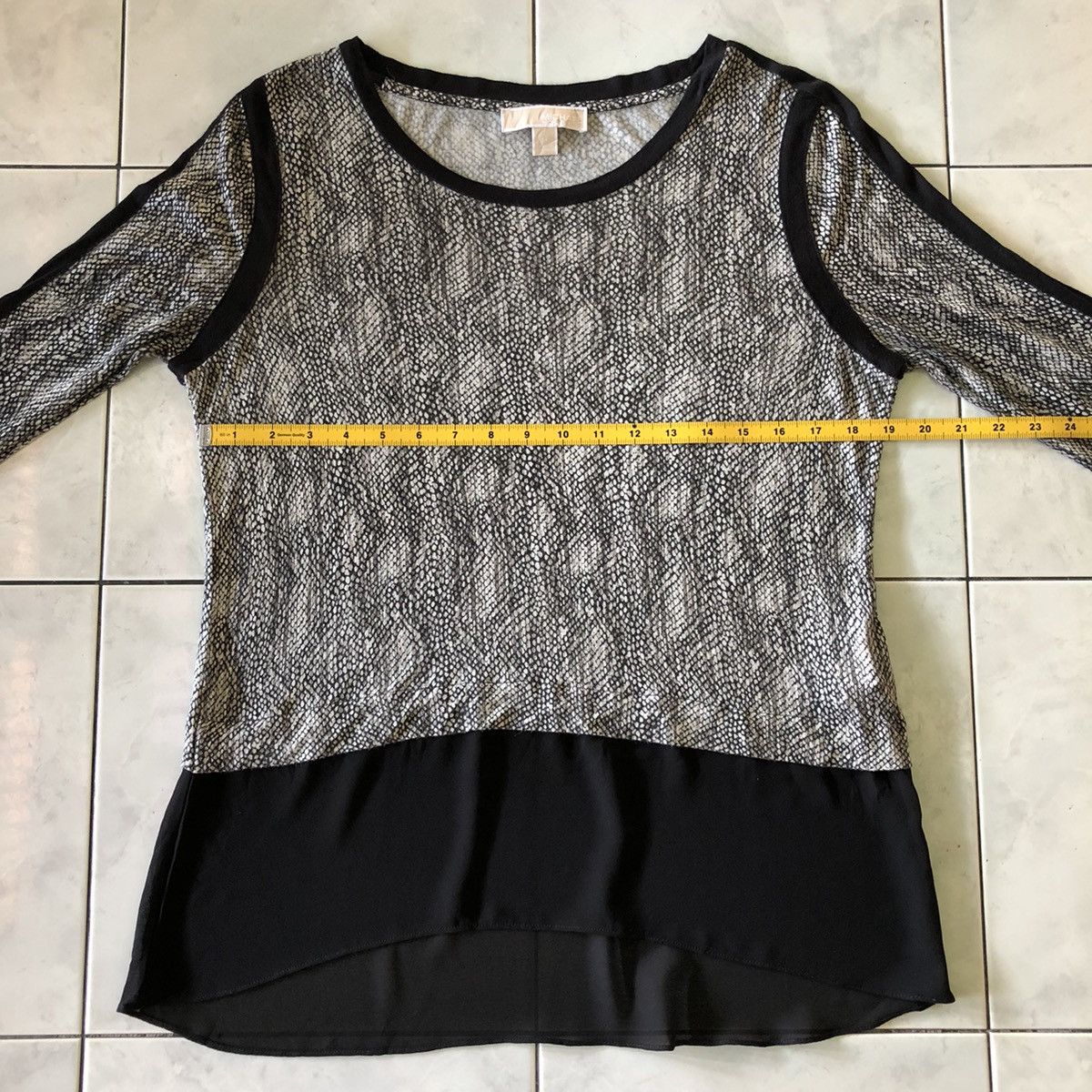 Michael Kors Michael Kors RN:111818 CA:45885 Snake Skin Print Long Sleeve Size M / US 6-8 / IT 42-44 - 20 Thumbnail