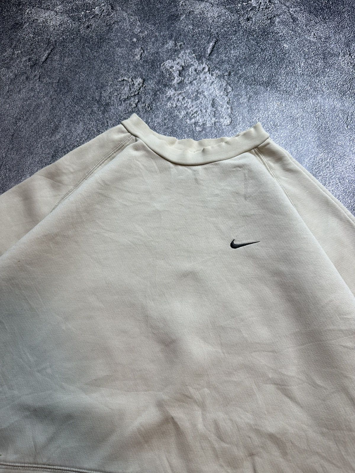 Nike VINTAGE NIKE SWEATSHIRT SMALL LOGO CENTRE LOGO HOODIE Size US XL / EU 56 / 4 - 6 Thumbnail