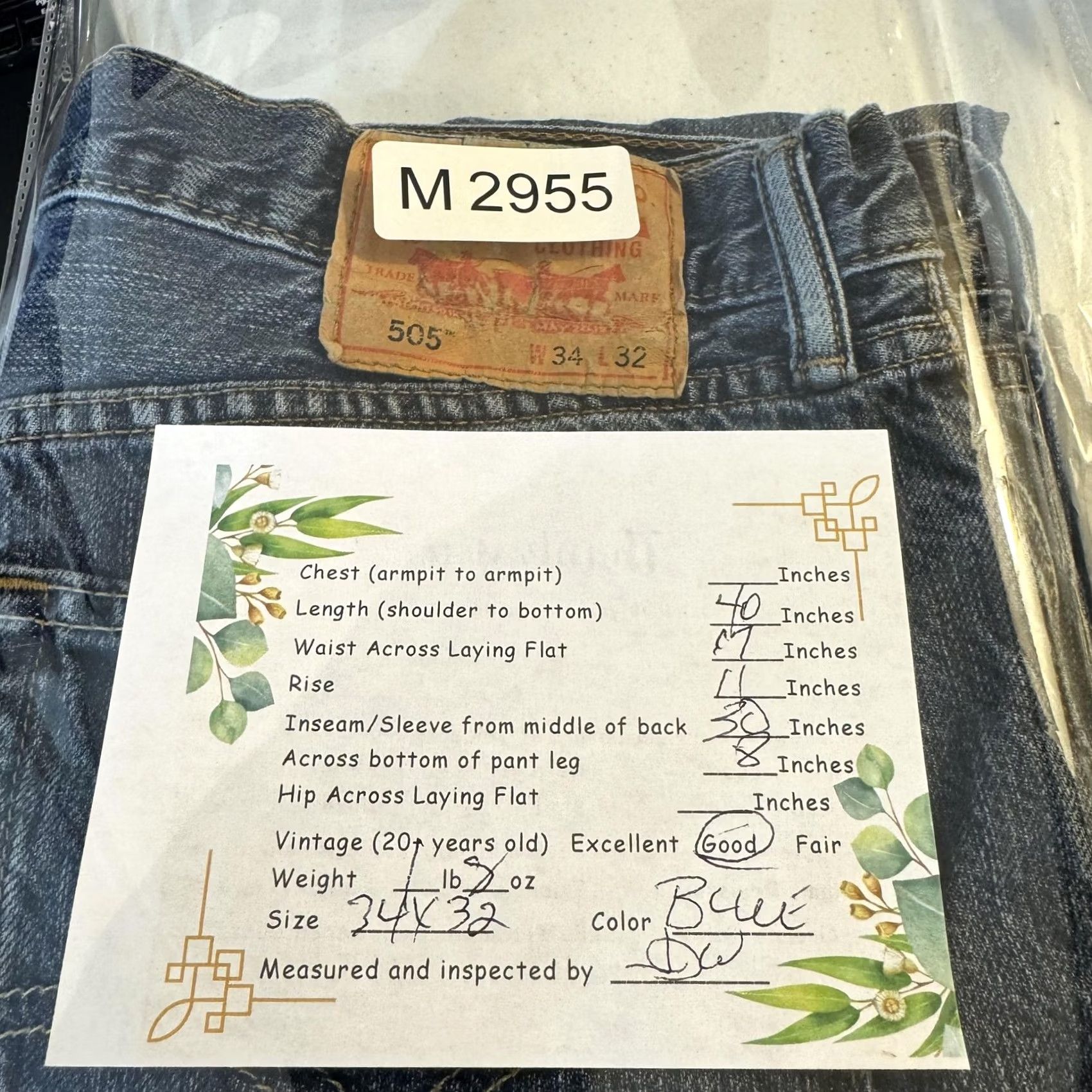 Levi's VINTAGE Levis 505 Jeans Mens 34x32 Blue Regular Fit Straight Leg Denim Mid Wash Zip Fly Size US 34 / EU 50 - 6 Thumbnail
