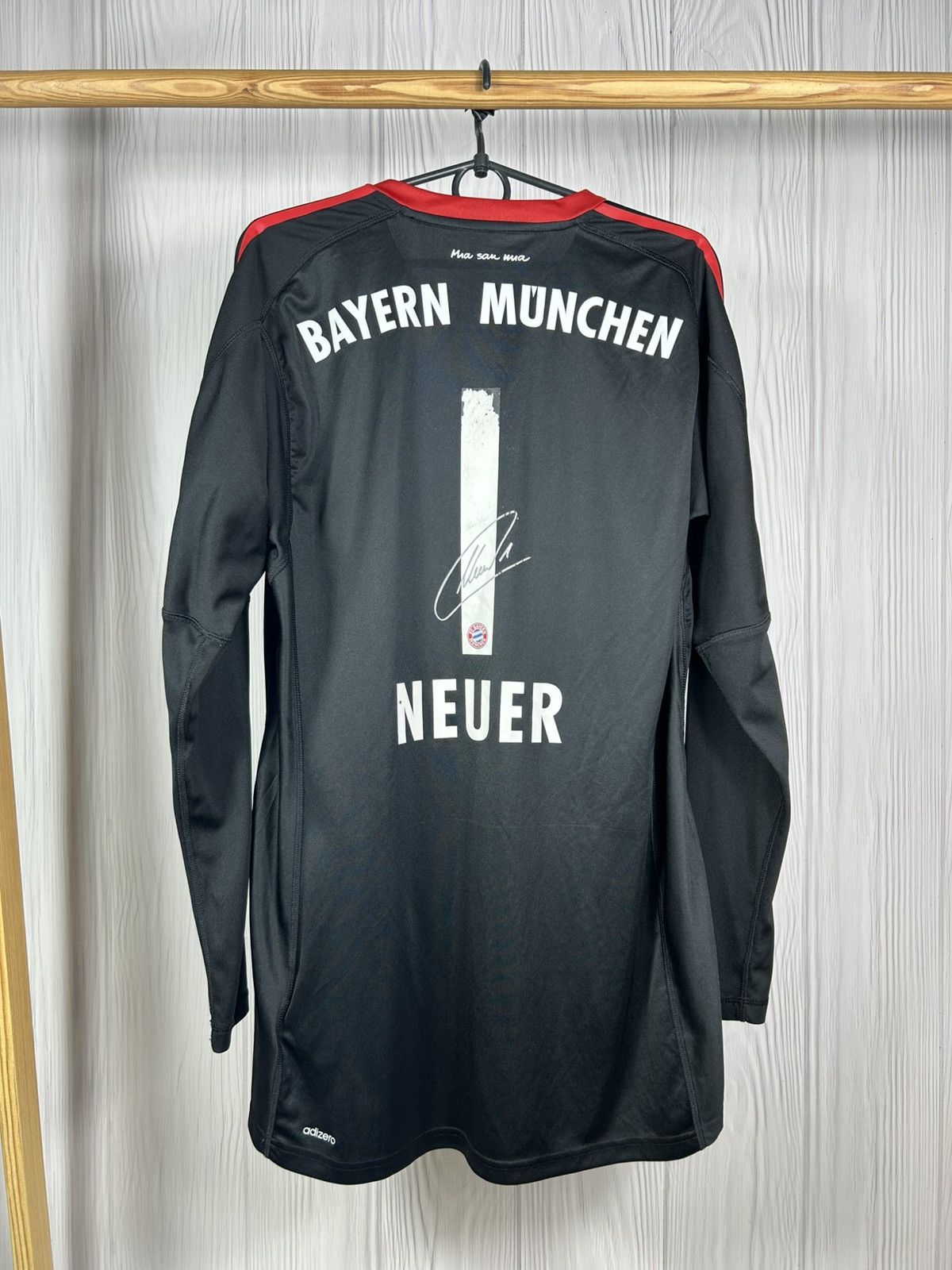 Adidas BAYERN 2017/18 #1 NEUER GOALKEEPER FOOTBALL SHIRT Adidas Size US M / EU 48-50 / 2 - 2 Thumbnail