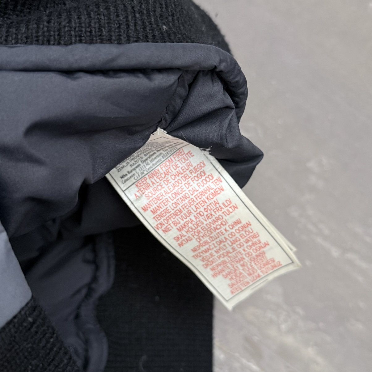 Nike ACG Nike ACG Vintage 2000s Technical Gorpcore Puffer Zip Vest Size US M / EU 48-50 / 2 - 9 Thumbnail
