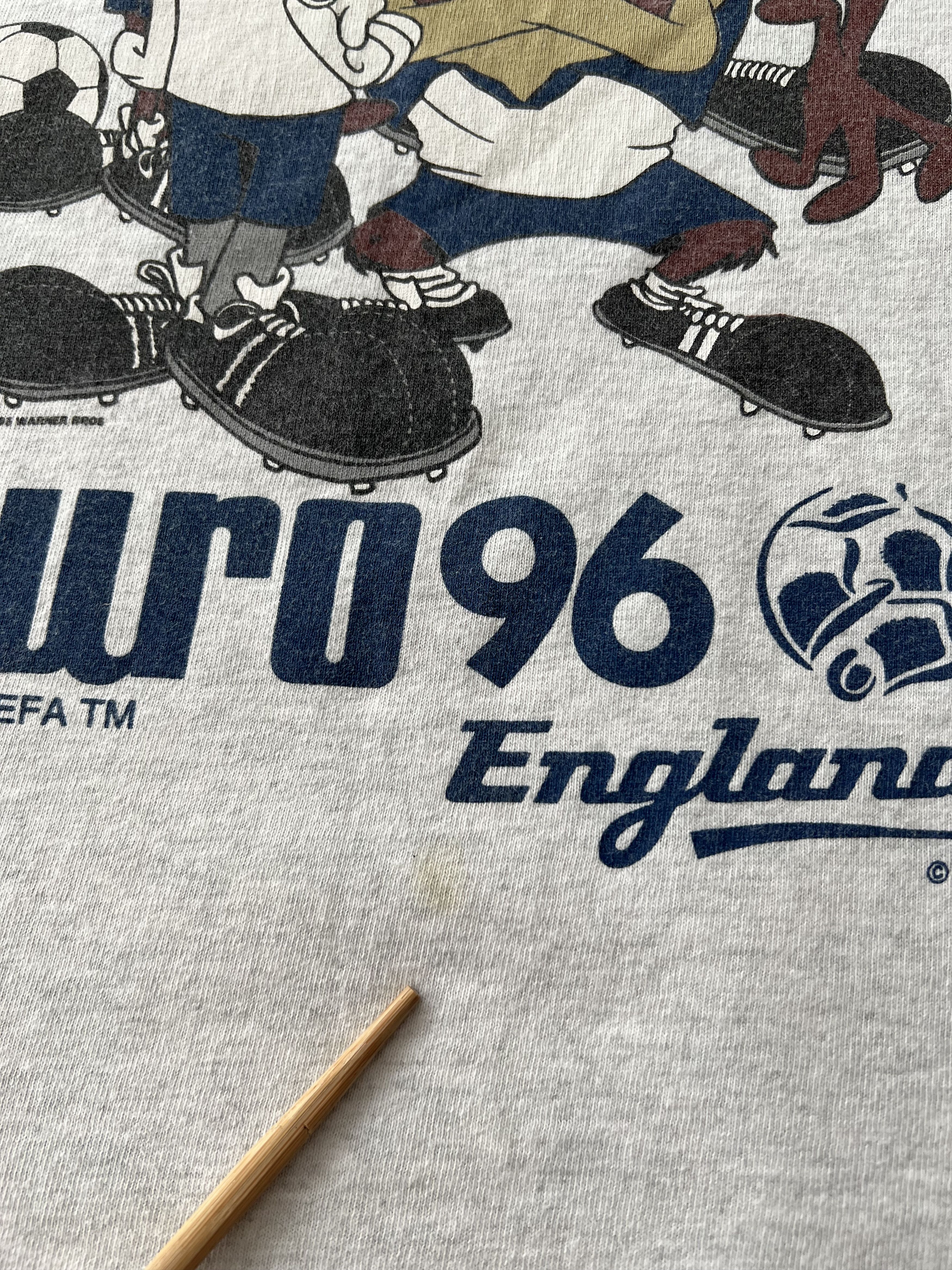 Warner Bros Vintage 1995 Warner Bros Euro 96 England Nutmeg Taz T-shirt Size US S / EU 44-46 / 1 - 6 Thumbnail