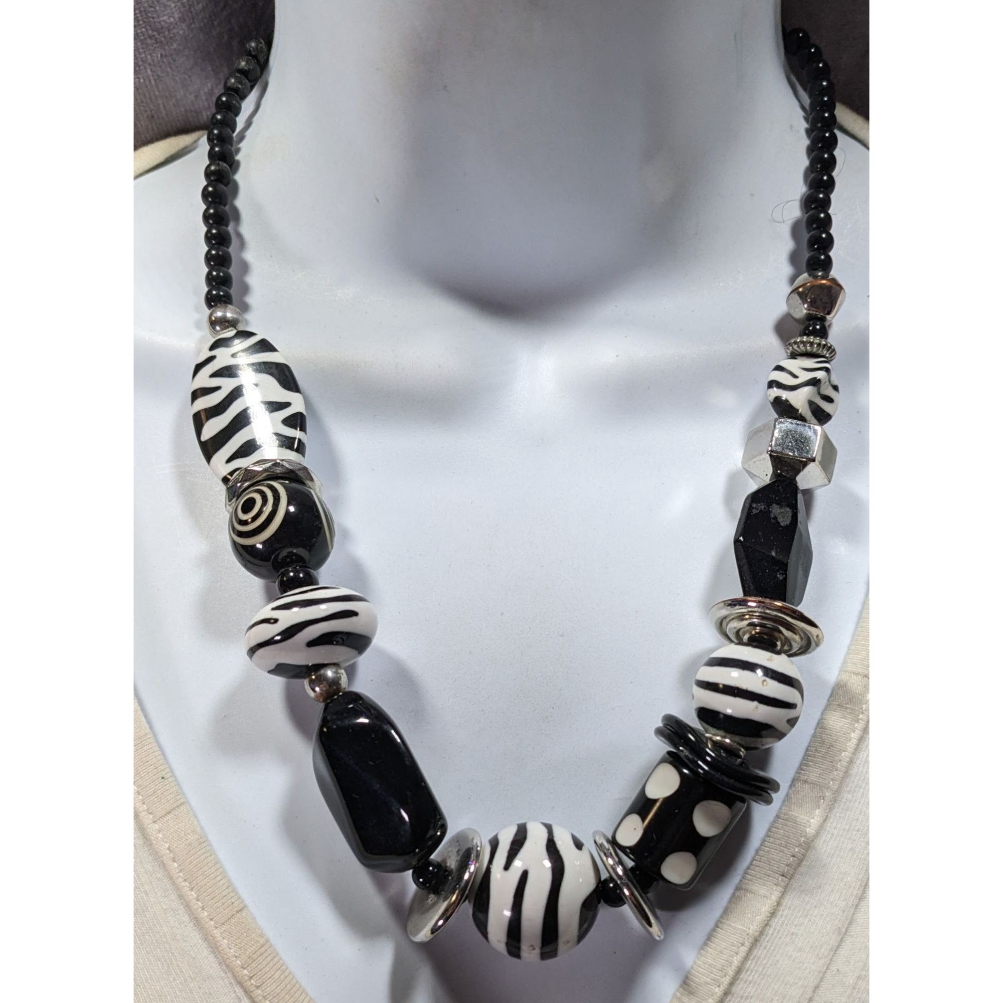 Other Funky 80s Style Black And White Geometric Pattern Beaded Nec Size ONE SIZE - 5 Thumbnail