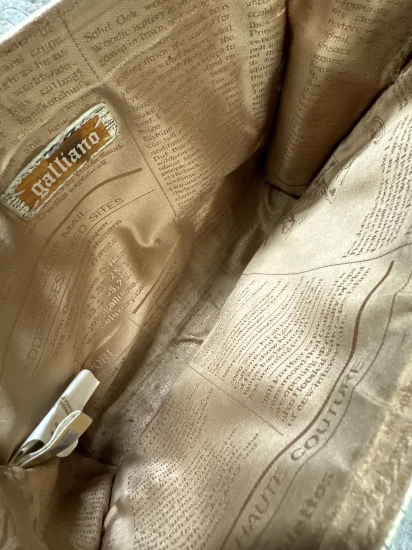 John Galliano × Vintage SS2009 Galliano Creamy Artisanal Eroded Effect Metallic Shoulder Bag Size ONE SIZE - 11 Thumbnail