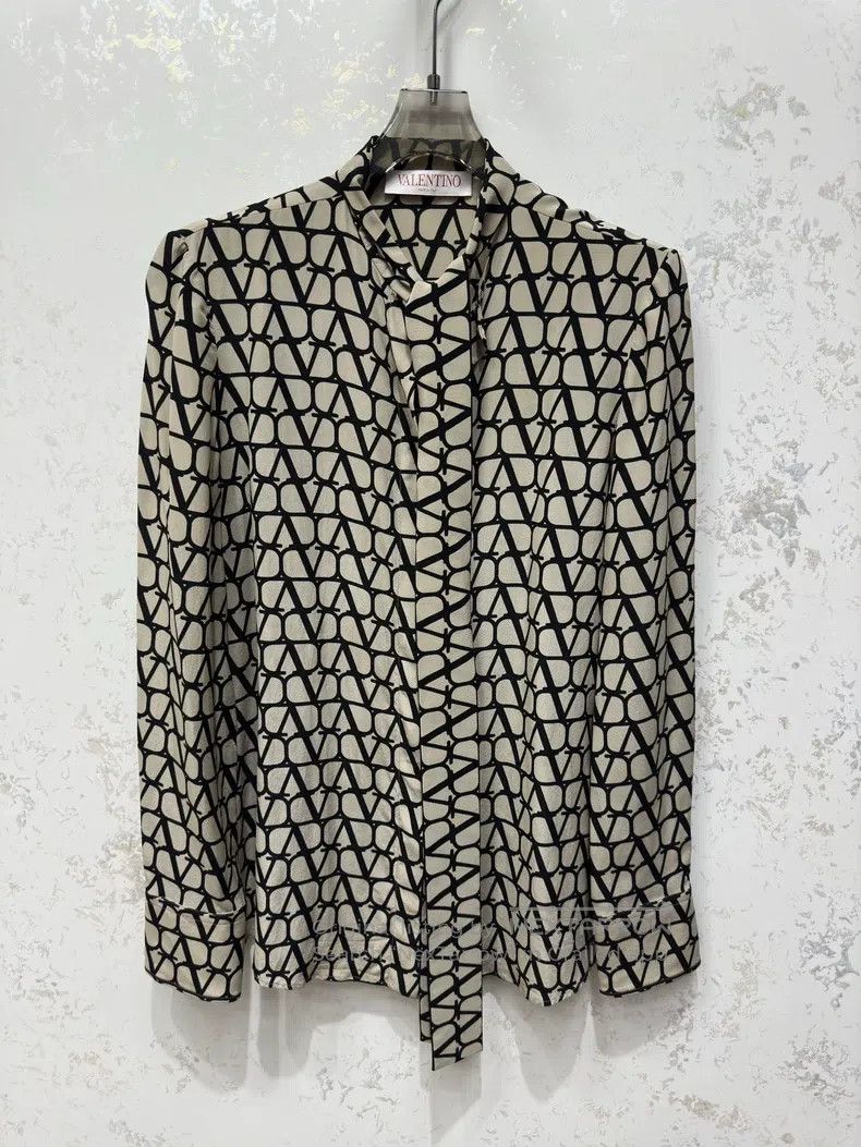 Valentino Valentino Full V logo mulberry silk streamer shirt Size XS / US 0-2 / IT 36-38 - 1 Thumbnail