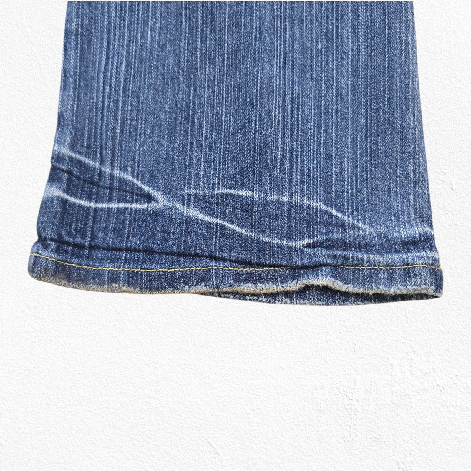 Vintage Y2K Low Rise Medium Wash Bootcut Jeans Size 5 Size 27" / US 4 / IT 40 - 11 Thumbnail