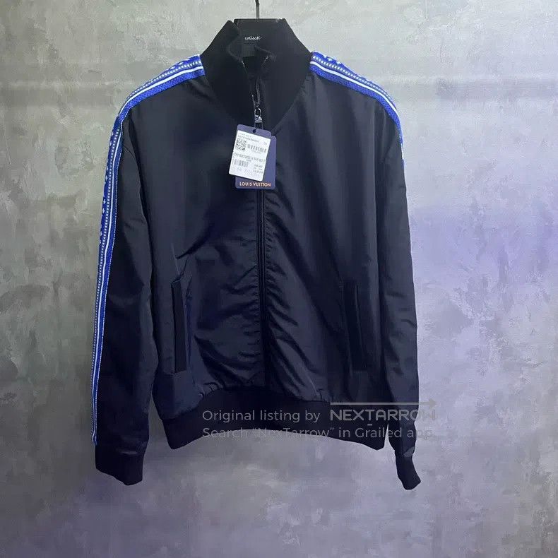 Louis Vuitton Louis Vuitton Latest Black Side Logo Print Zip Stand Neck Size US S / EU 44-46 / 1 - 1 Thumbnail