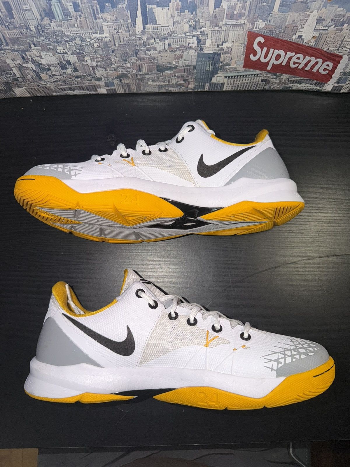 Nike Nike Zoom Kobe Venomenon 4 White University Gold 2014 CLEAN Size US 10.5 / EU 43-44 - 2 Thumbnail