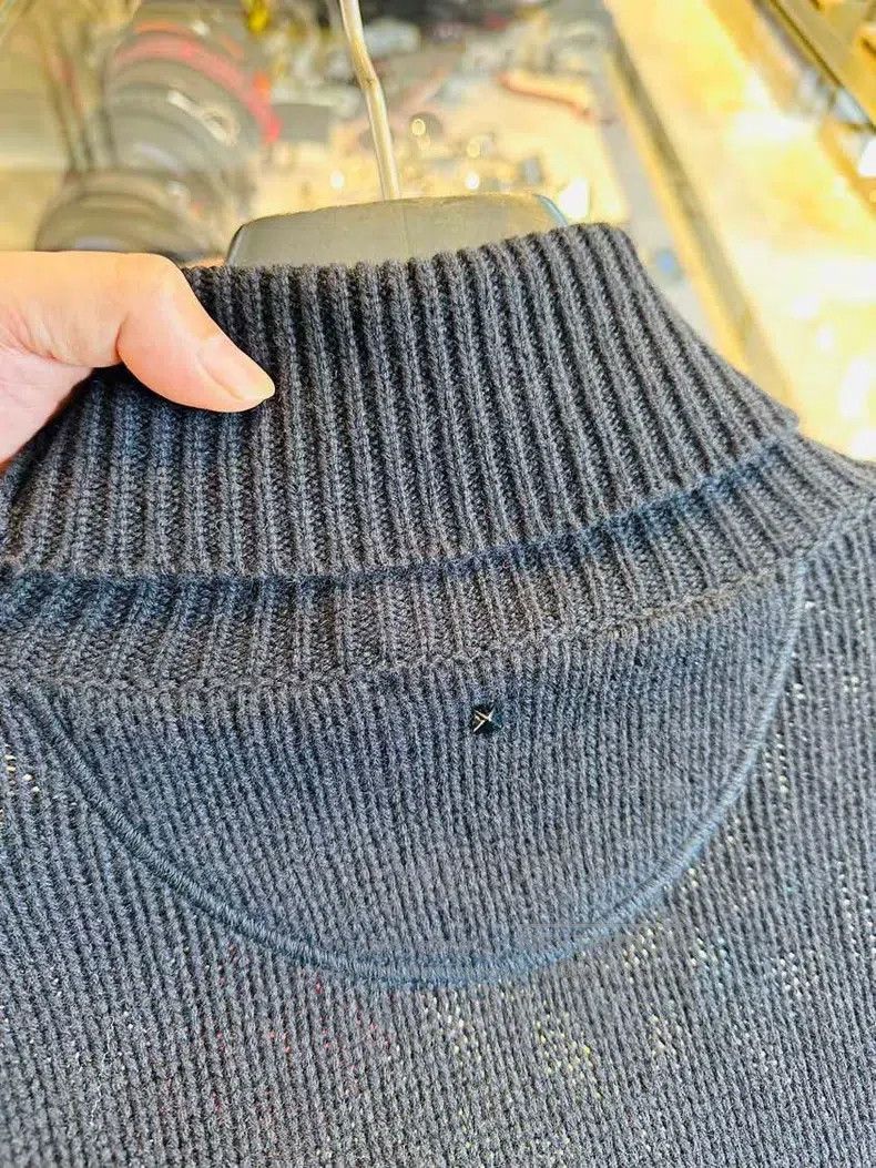 Valentino Valentino Turtleneck cashmere sweater Size M / US 6-8 / IT 42-44 - 3 Thumbnail