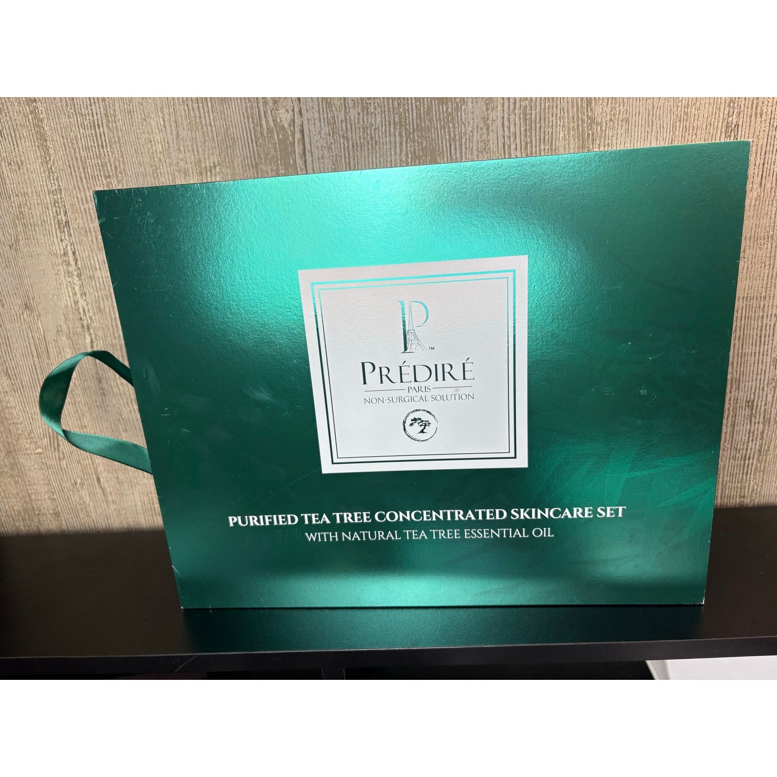 Skin Predire Paris 32-Piece Tea Tree Clarifying Skincare Set Size ONE SIZE - 1 Thumbnail
