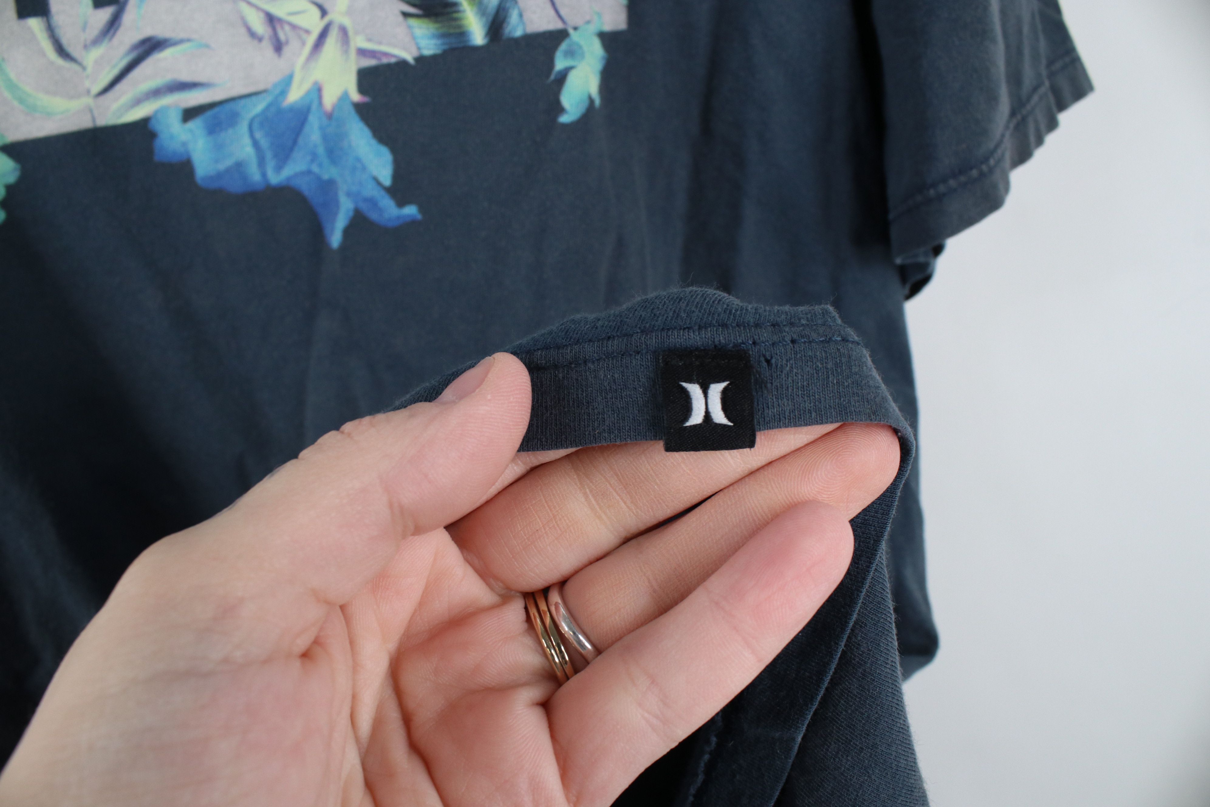 Hurley × Vintage Vintage Hurley Surfing Spell Flower Box Logo T-Shirt Blue Size US XL / EU 56 / 4 - 4 Thumbnail