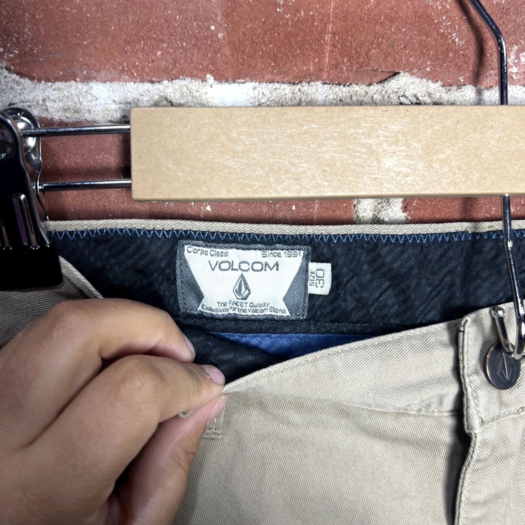Volcom Volcom Chino Shorts Mens 30 Brown Workwear Logo Skater Preppy Outdoor Casual Size US 30 / EU 46 - 2 Thumbnail