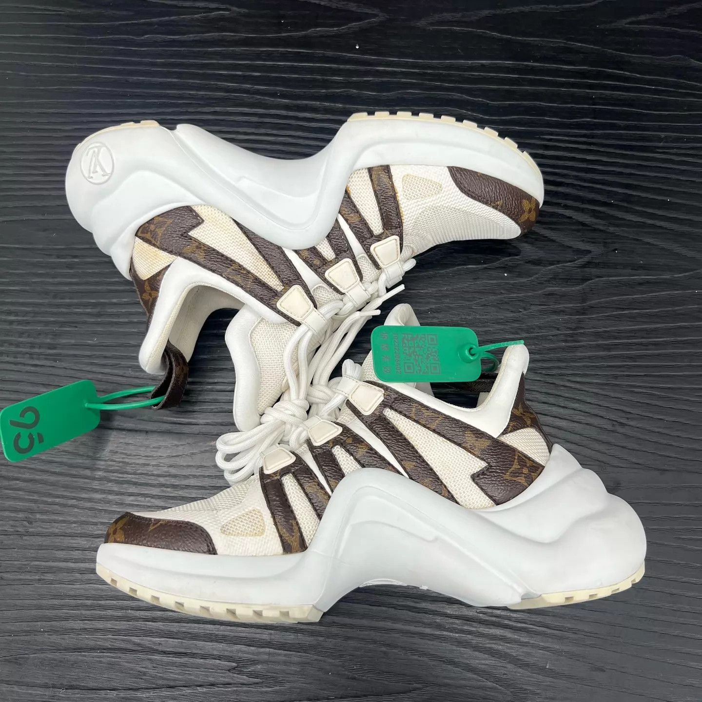 Louis Vuitton LV Archlight White Monogram Sneaker 35.5 Like New Size US 5 / IT 35 - 3 Thumbnail