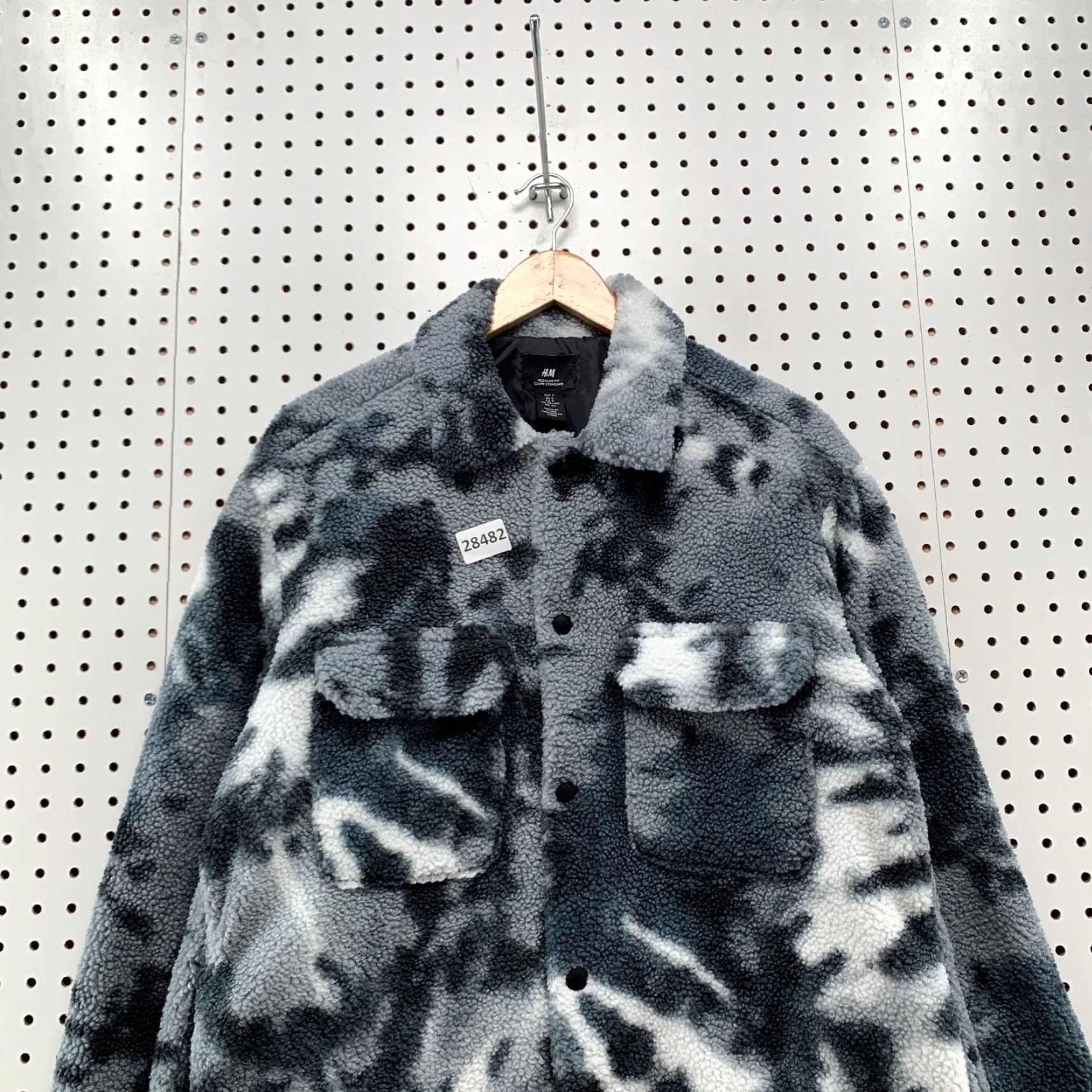 H&M VINTAGE H&M Camouflage Bomber Jacket Adult Small Gray Fleece Deep Pile Snap JAcket 23X29.5 Size US S / EU 44-46 / 1 - 2 Thumbnail