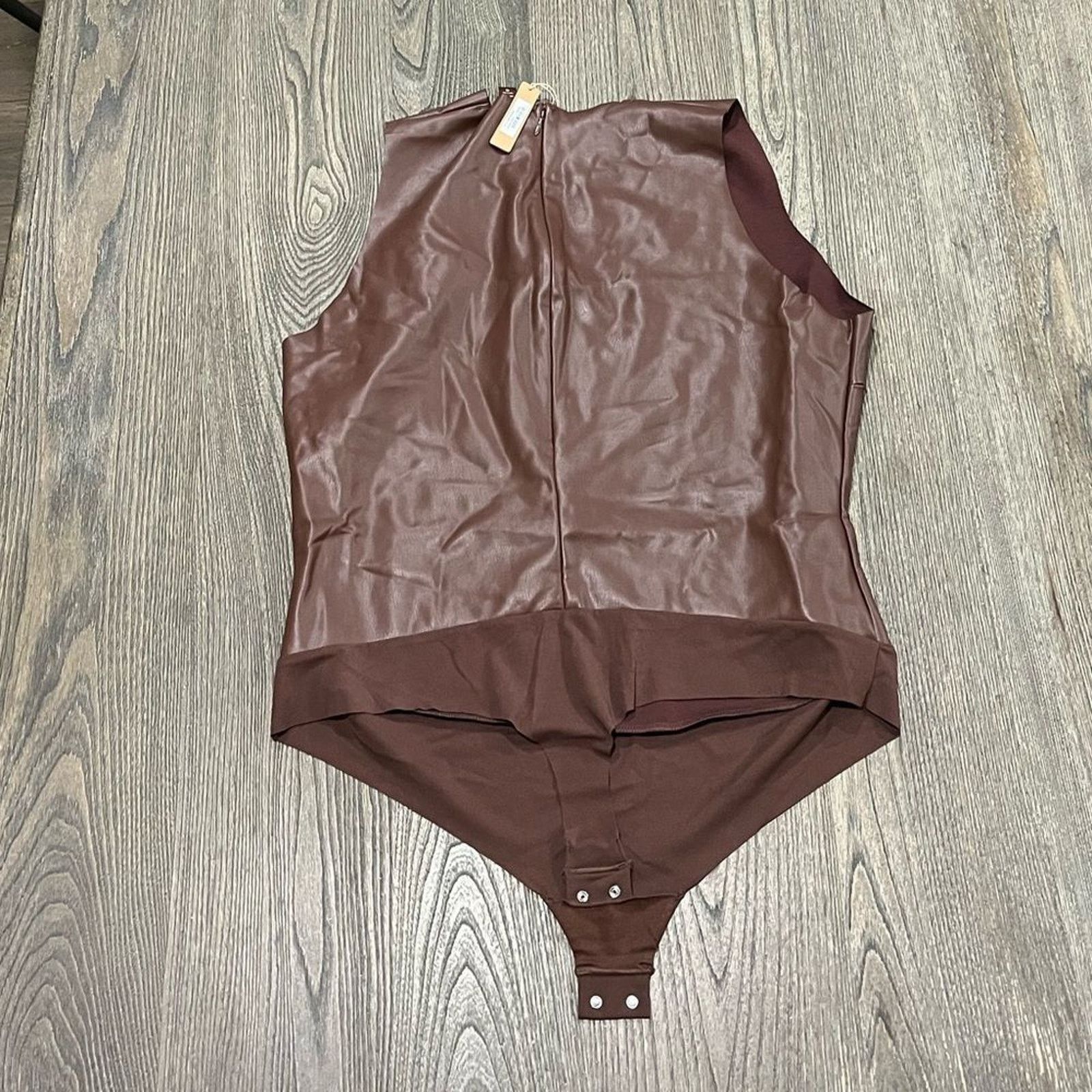 SKIMS NWT Skims Faux Leather Crew Neck Bodysuit r Raw Cut Cocoa 3X Size 3XL / US 20-22 - 5 Thumbnail