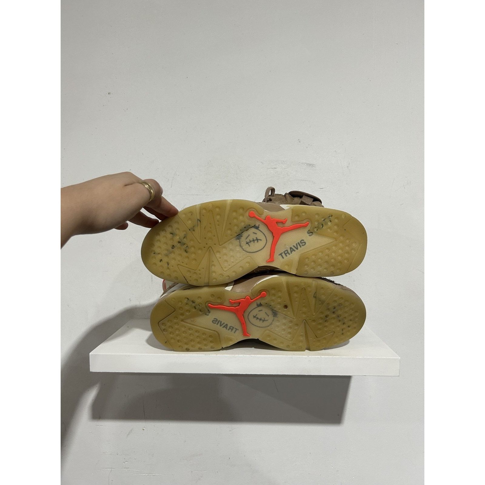 Nike JORDAN 6 RETRO TRAVIS SCOTT BRITISH KHAKI SIZE 8 PREOWNED Size US 8 / EU 41 - 4 Thumbnail