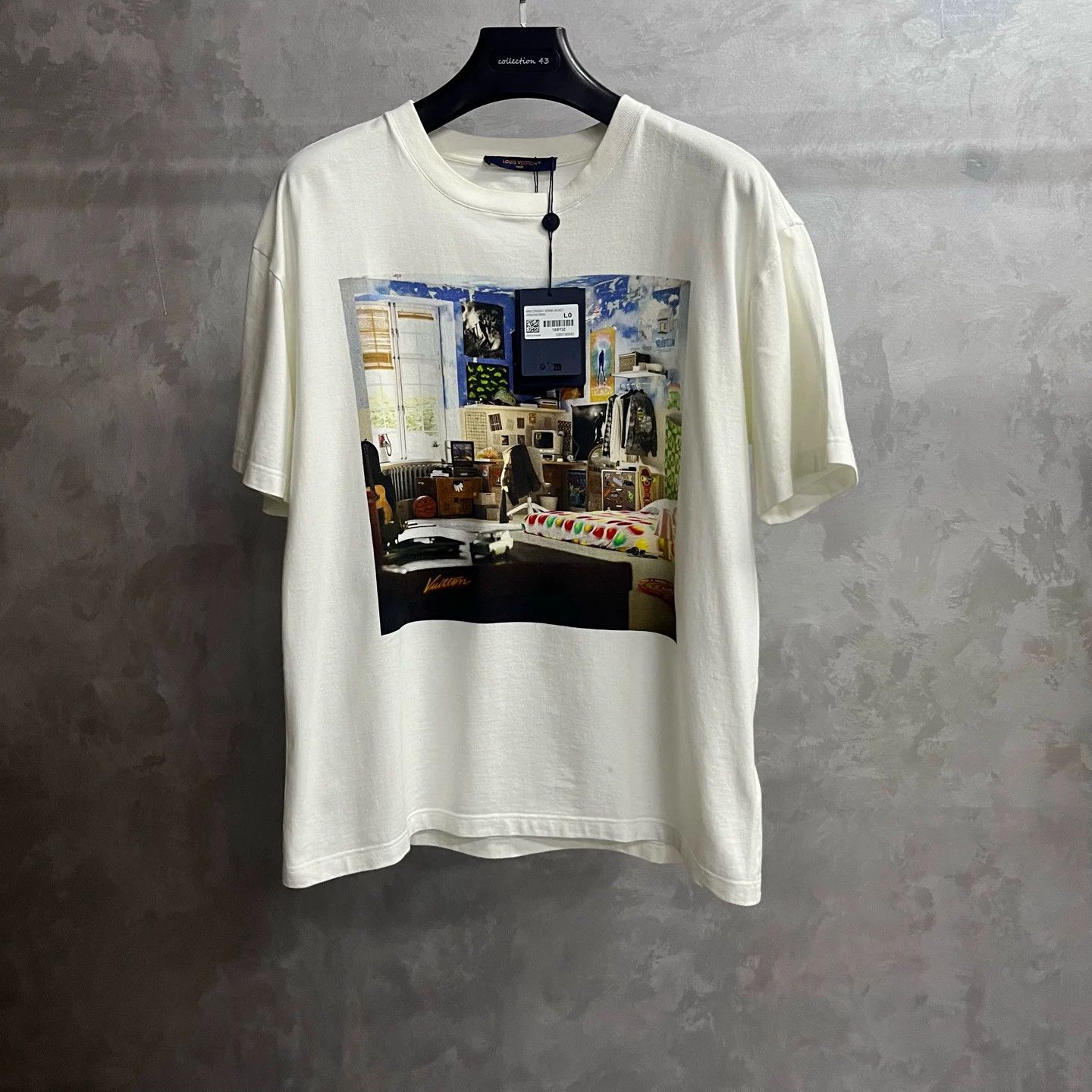 Louis Vuitton Louis Vuitton Printed Graphic White T-Shirt L Women Size L / US 10 / IT 46 - 1 Thumbnail