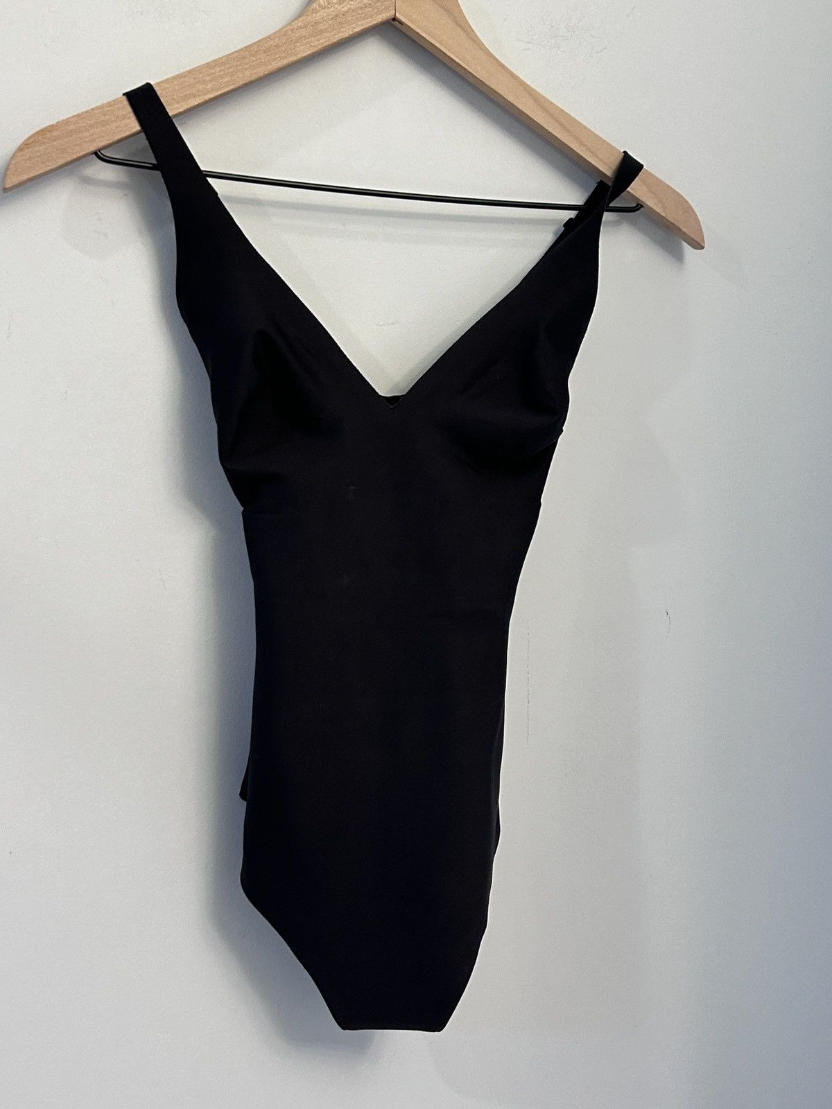 SKIMS NWT Skims Body Unlined Plunge Thong Bodysuit Onyx XS Size XS / US 0-2 / IT 36-38 - 2 Thumbnail
