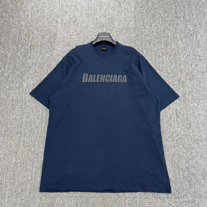 Balenciaga Balenciaga Distressed Logo Short Sleeve Tee Size US M / EU 48-50 / 2 - 1 Thumbnail