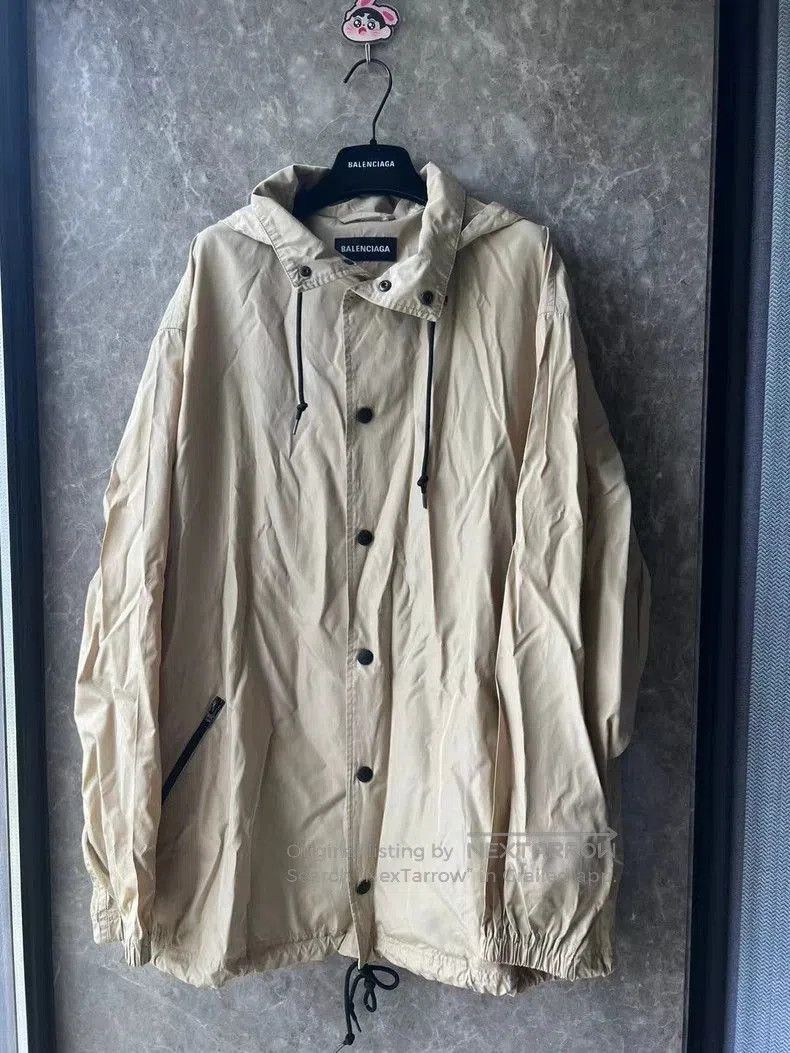 Balenciaga Balenciaga Back Logo Windbreaker Size 44. Size US S / EU 44-46 / 1 - 1 Thumbnail