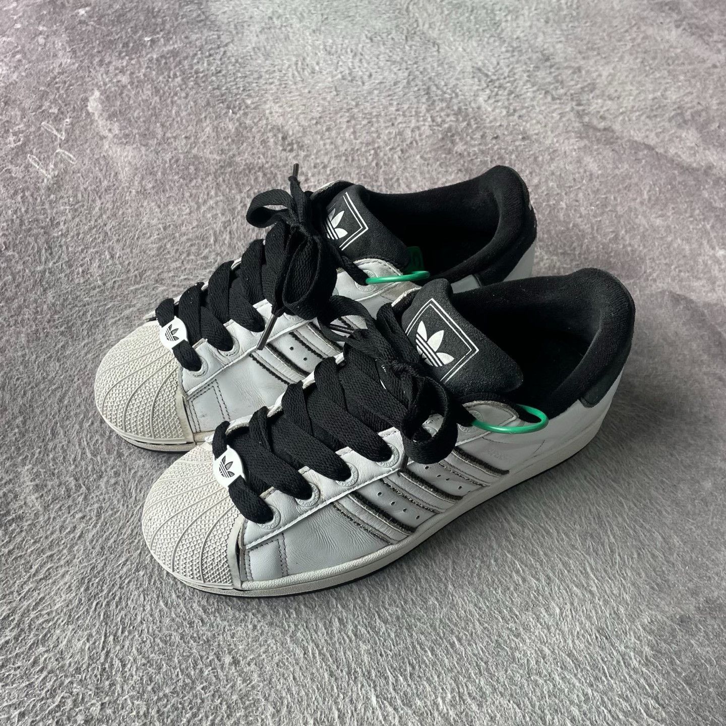 Adidas Adidas White Lowtop Sneakers 42 Men Size US 9 / EU 42 - 1 Thumbnail