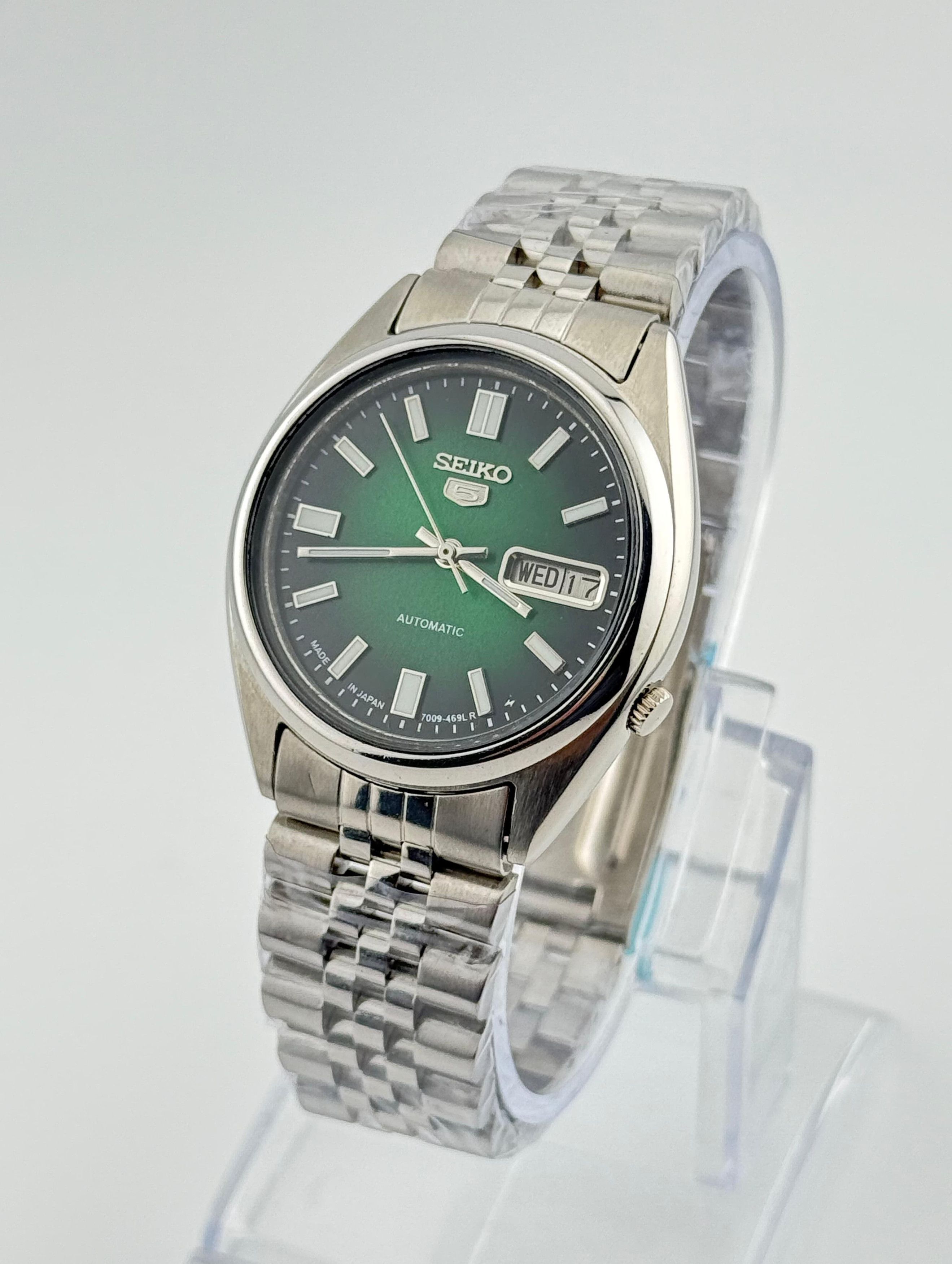 Seiko Classic Men's Seiko 5 Wrist Watch Size 36 - 2 Thumbnail