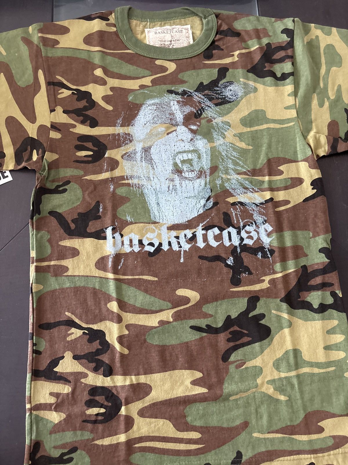 basketcase gallery Basketcase gallery cryptkeeper camo tee t-shirt Size US M / EU 48-50 / 2 - 2 Thumbnail