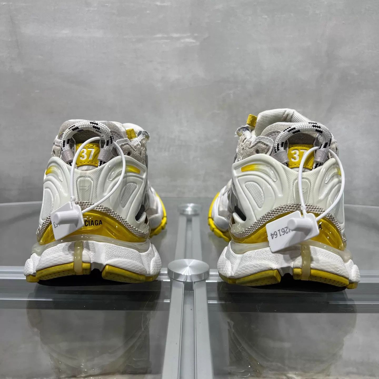 Balenciaga Balenciaga BLCG Runner White/Yellow 37 YH26163 Size US 7 / IT 37 - 6 Thumbnail