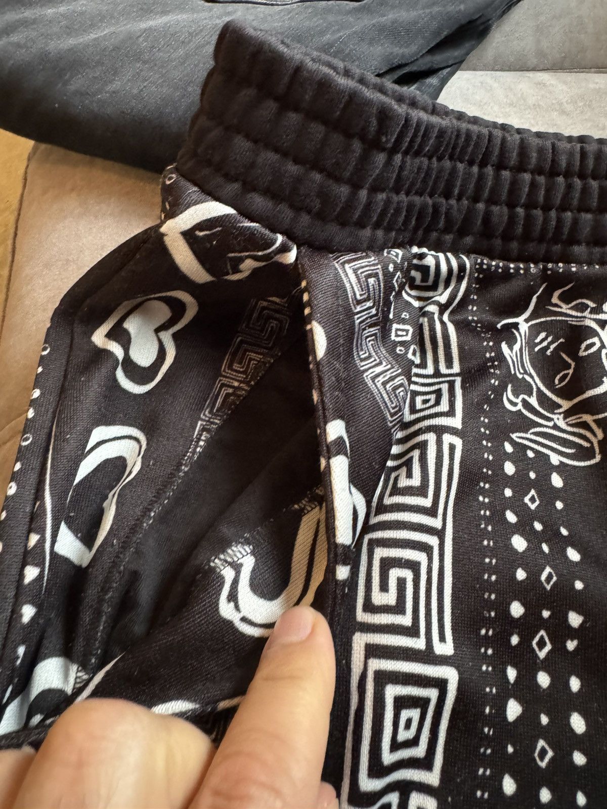 Versace VERSACE shorts STUDY REAL TAPE MEASUREMENTS IN PHOTOS sz S Size US 30 / EU 46 - 23 Thumbnail