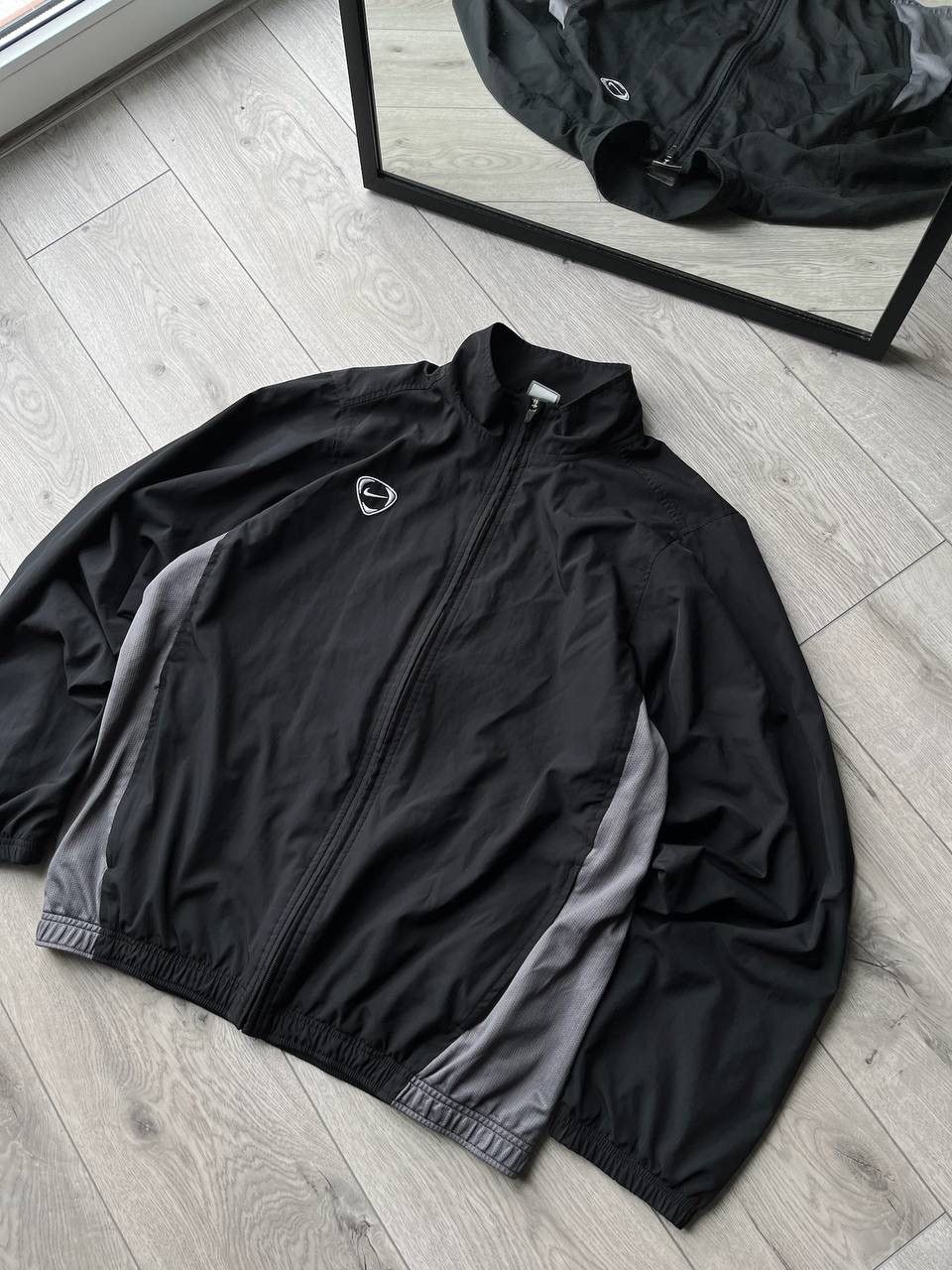 Nike Vintage Nike Black Nylon Zip-up Olympic Jacket Y2K L Size US L / EU 52-54 / 3 - 3 Thumbnail