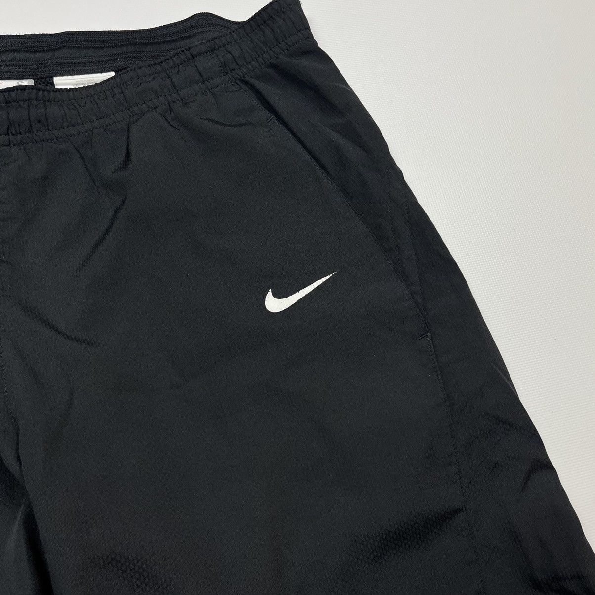 Nike Vintage 00s Nike Manchester United Nylon Track Pants Size S Size US 32 / EU 48 - 8 Thumbnail