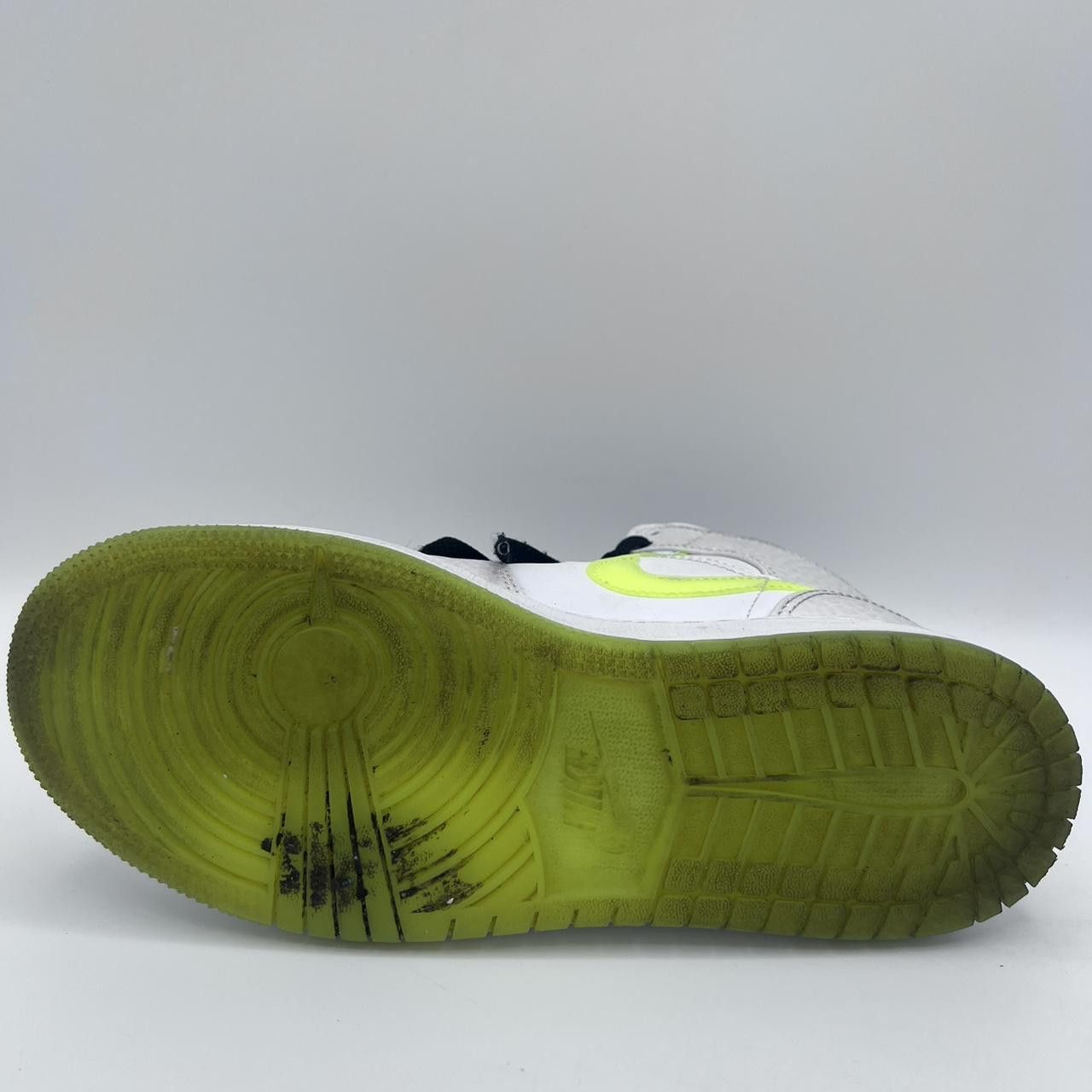 Nike Nike Air Jordan 1 Mid SE GS Platinum Volt DV1314-017 Size 6 Size US 6 / EU 39 - 6 Thumbnail