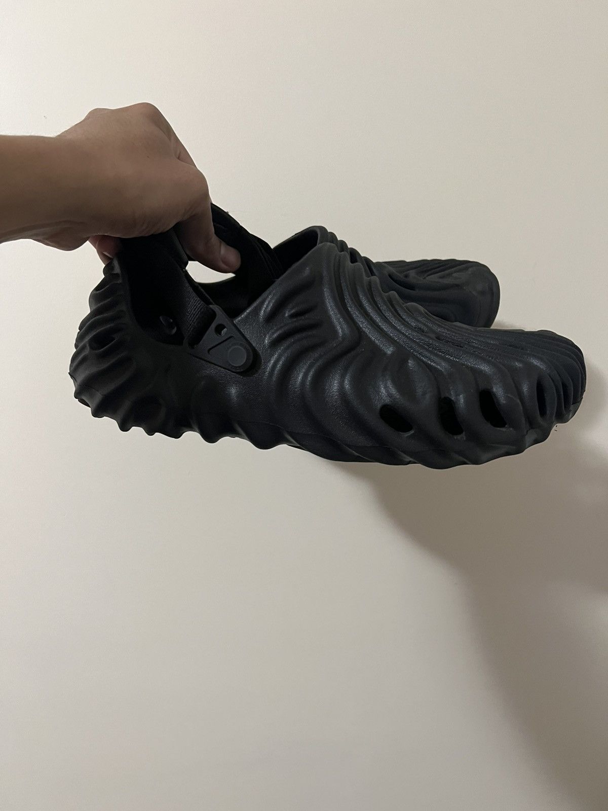 Crocs × Salehe Bembury Salehe Bembury Sasquatch Crocs Size US 9 / EU 42 - 2 Thumbnail