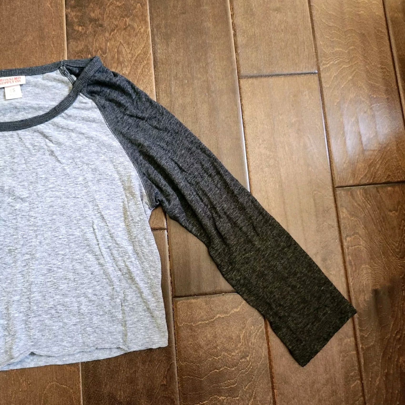 Mossimo Mossimo Women's Gray Cropped Long Sleeve T-Shirt - Size S - Pullover, Regular Fit, Casual Size S / US 4 / IT 40 - 5 Thumbnail