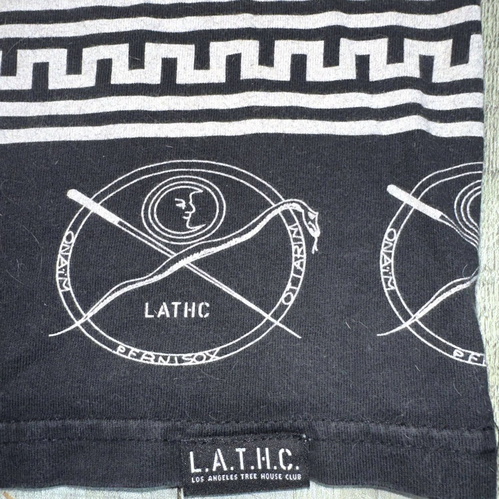 Vintage VINTAGE LATHC Mens Hoodie Short Sleeve Pullover 2XL Red Men Size US 39 - 4 Thumbnail