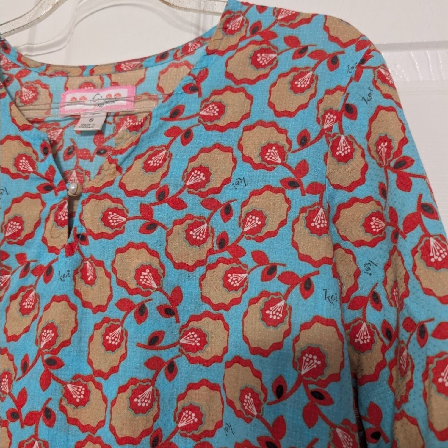 Designer Koi Floral Scrub Top Womens Size Small Blue Cotton Size S / US 4 / IT 40 - 2 Thumbnail