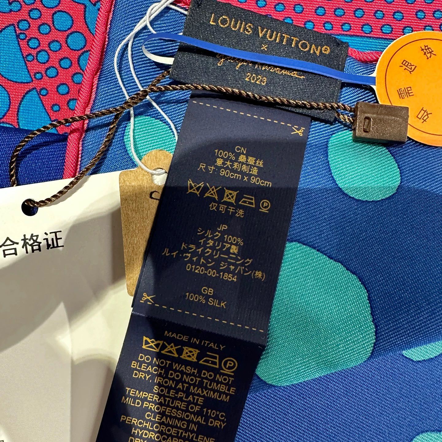 Louis Vuitton LV x Yayoi Kusama Polka Dot Pumpkin Silk Scarf Size ONE SIZE - 7 Thumbnail
