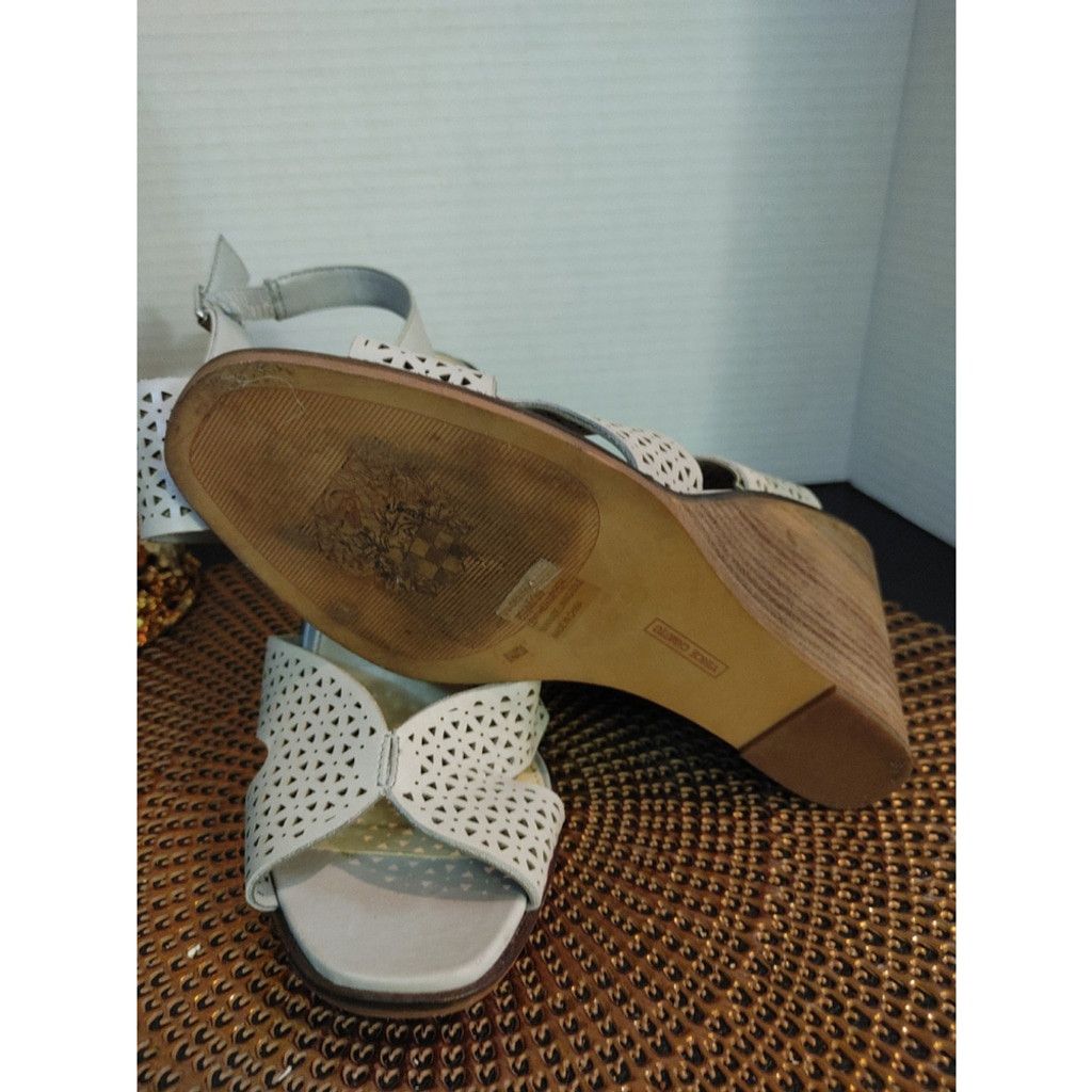 Vince Camuto Vince Camuto Delinda Wedges Size 8.5 Size US 8.5 / IT 38.5 - 6 Thumbnail