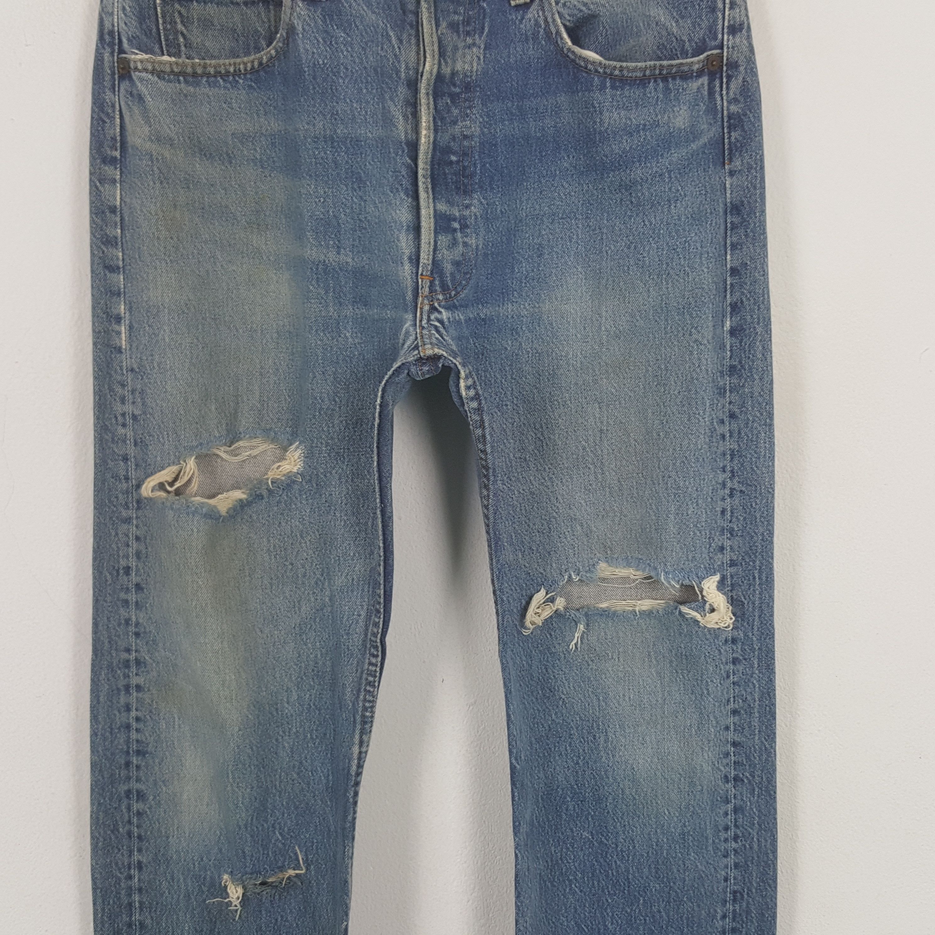 Vintage Vintage Levi's 501 90's Distressed Denim Jeans RR9 Size US 33 - 2 Thumbnail