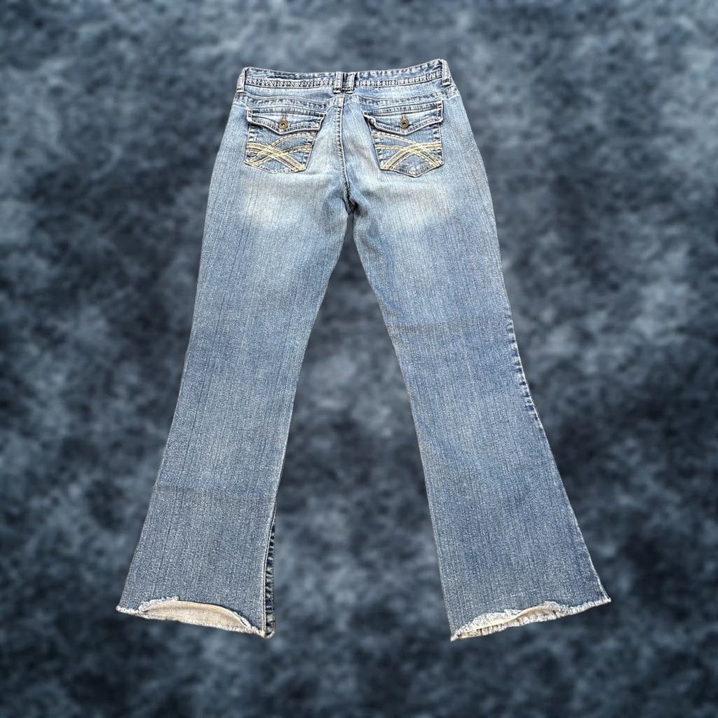 Vintage VINTAGE Rue 21 Jeans Boot Cut Womens 10 Embroidered Light Wash 28in Inseam Bohemian Distressed Size 32" / US 10 / IT 46 - 1 Thumbnail