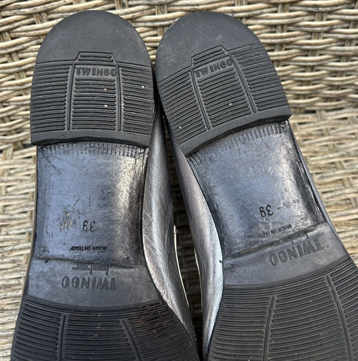Tom Ford × Vintage Vintage Tom Ford Silver Leather Chain Loafer Flats MUCH WORN Size US 9 / IT 39 - 8 Thumbnail