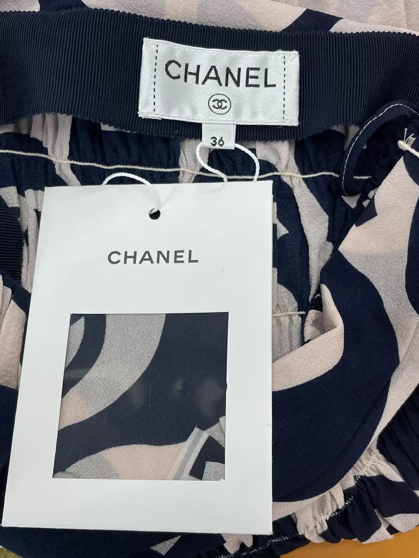 Chanel Chanel Blue & Pink Wave Print Silk Skirt Size 36 Size 26" / US 2 / IT 38 - 4 Thumbnail