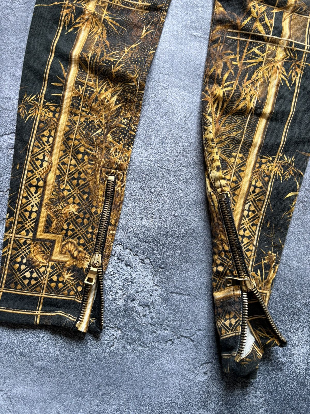 Balmain Vintage Balmain Luxury Black Gold Baroque Print Pants RARE Size 26" / US 2 / IT 38 - 7 Thumbnail